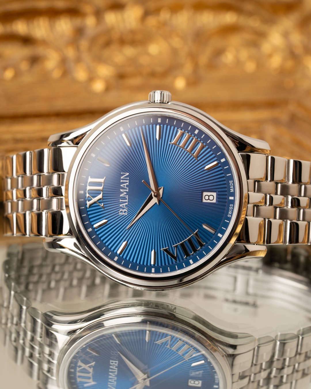 Mod&egrave;le masculin Beleganza avec cadran soleill&eacute; et chiffres romains, incarnant un charme intemporel.